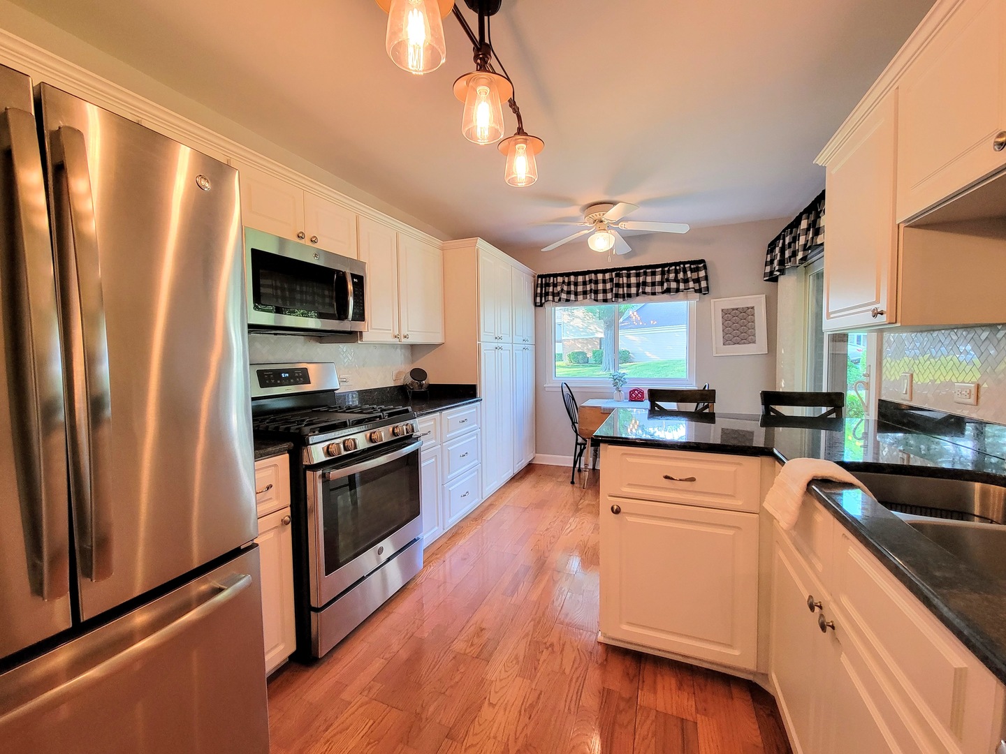 1326 7 Pines Road, Unit D1 Schaumburg, IL 60193 - Photo 8 of 25 a kitchen with stainless steel appliances a stove sink microwave and refrigerator