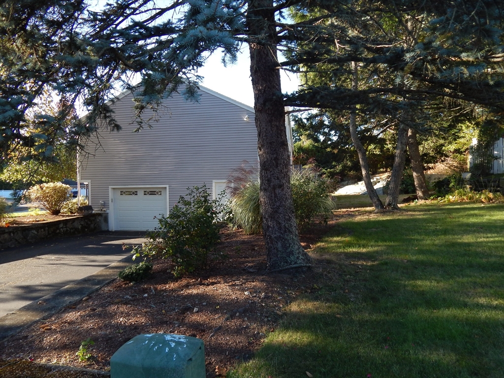 27 Sunset Road Stoneham, MA 02180 - Photo 3 of 14
