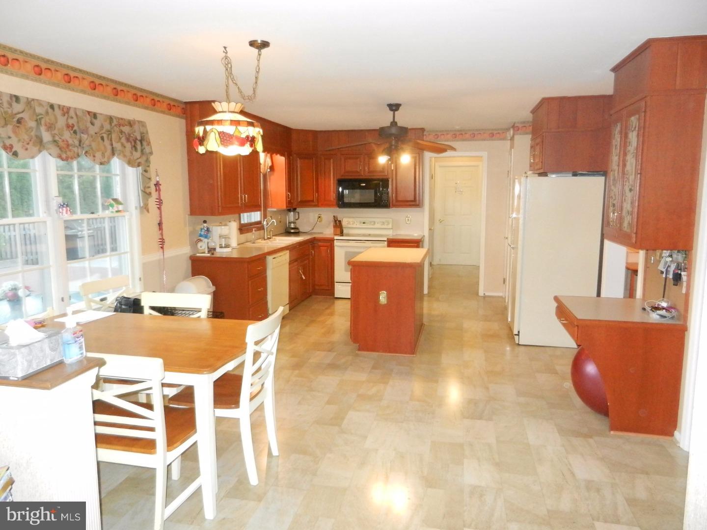 25 Flint Ridge Drive Reading, PA 19607 - Photo 4 of 20