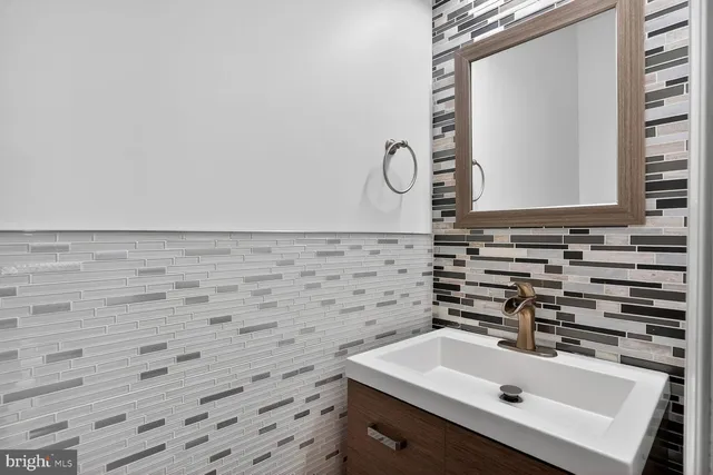 a view of a tennis court