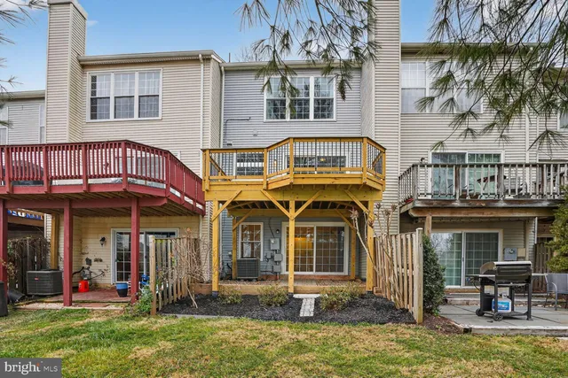 $619,998 | 12105 Wedgeway Place, Fairfax, VA 22033