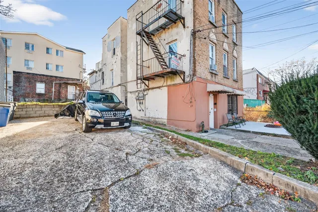 a car parked in front of a building