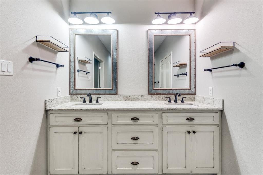 1041 South Riverside Drive Grapevine, TX 76051 - Photo 16 of 34