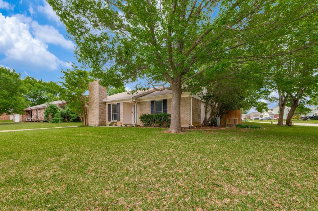 1041 South Riverside Drive Grapevine, TX 76051 - Photo 2 of 34