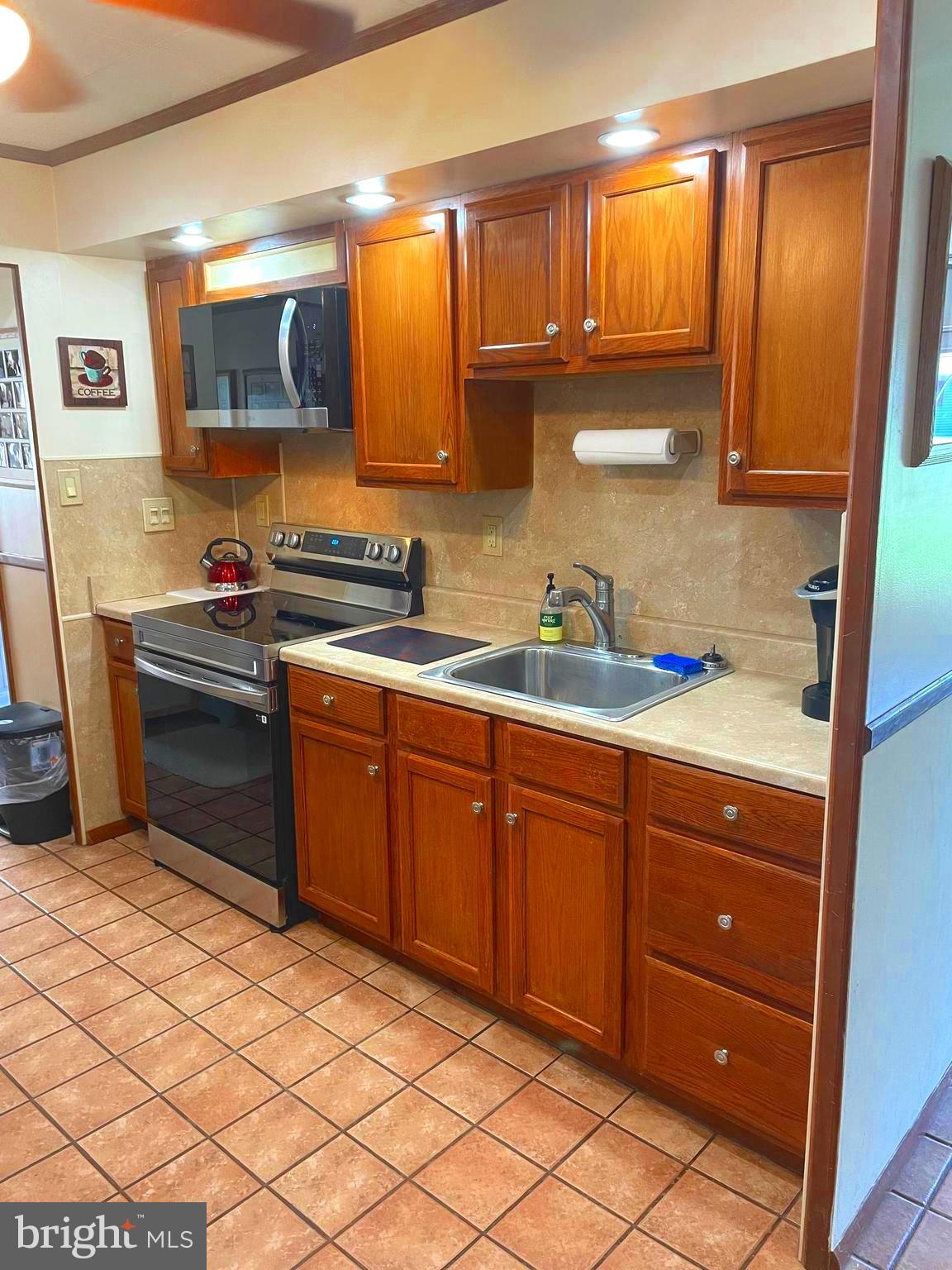 817 Chesterton Road Fairless Hills, PA 19030 - Photo 6 of 26 Oak Kitchen with newer SS Appliances