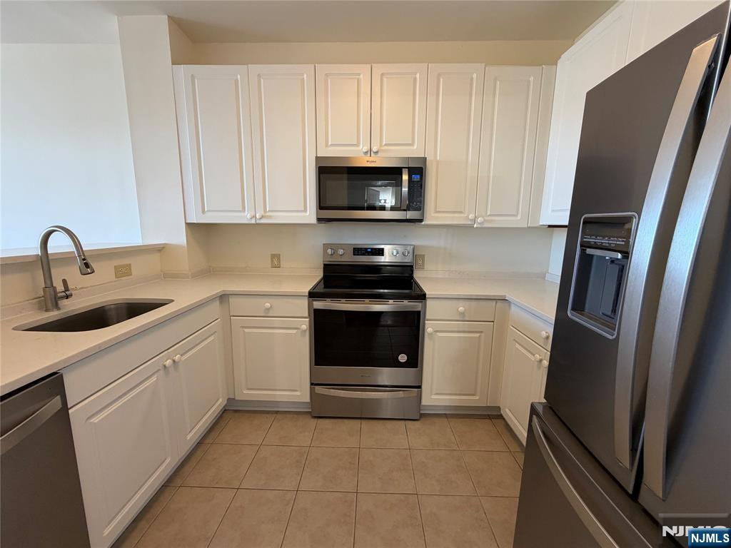 1100 River Road, Unit 205 Edgewater, NJ 07020 - Photo 2 of 9