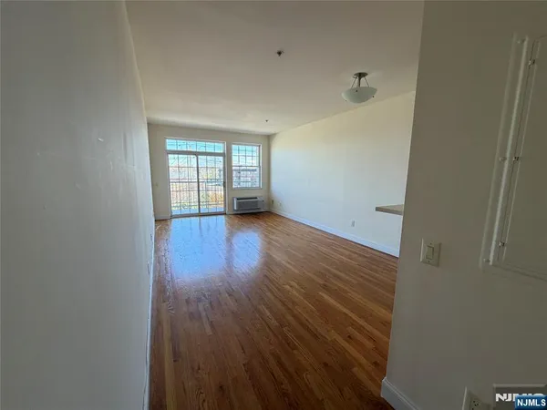 $2,250 | 1100 River Road, Unit 205, Edgewater, NJ 07020