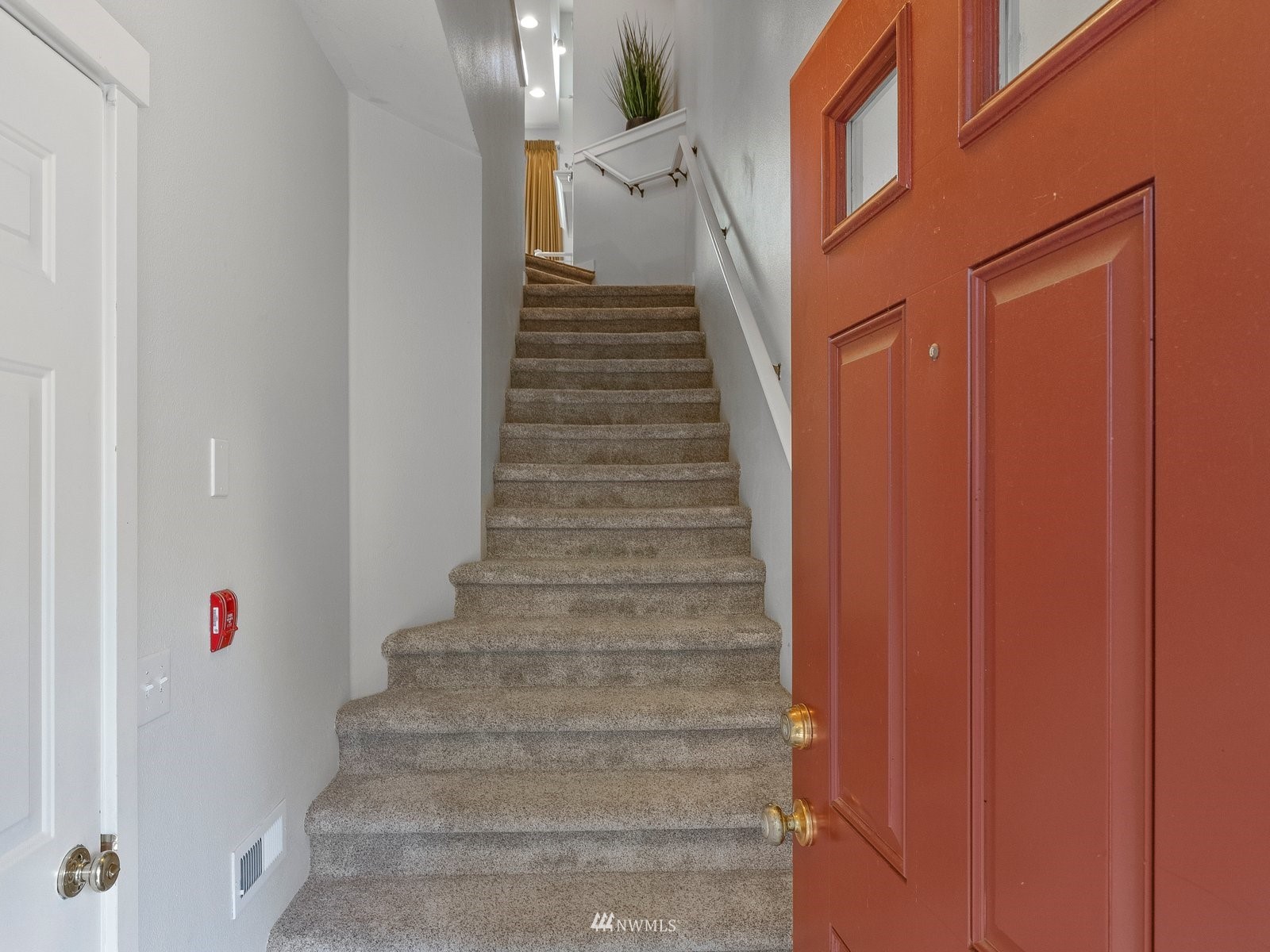 1391 Huckleberry Circle Issaquah, WA 98029 - Photo 5 of 32 a view of entryway