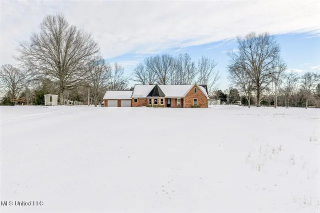 $370,000 | 11815 Whispering Pines Drive, Olive Branch, MS 38654