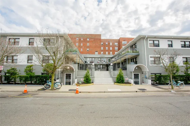 $2,200 | 470 East Broadway, Unit C2, Long Beach, NY 11561