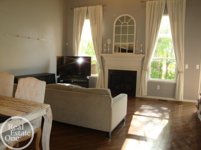 45640 Rathmore Drive Macomb, MI 48044 - Photo 8 of 27 50110269-7.JPG