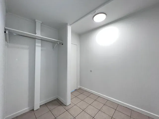 $1,000 | 8919 South Muskegon Avenue, Unit 2F, Chicago, IL 60617