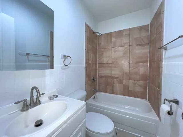 $1,000 | 8919 South Muskegon Avenue, Unit 2F, Chicago, IL 60617