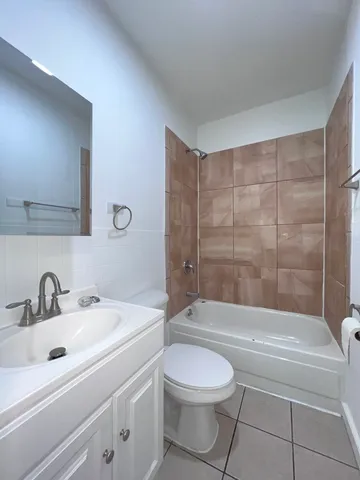 $1,000 | 8919 South Muskegon Avenue, Unit 2F, Chicago, IL 60617