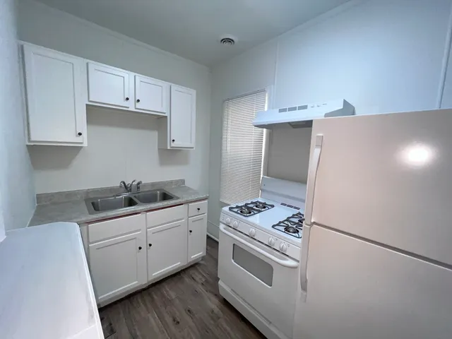 $1,000 | 8919 South Muskegon Avenue, Unit 2F, Chicago, IL 60617