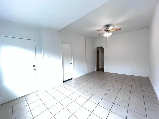 $1,000 | 8919 South Muskegon Avenue, Unit 2F, Chicago, IL 60617