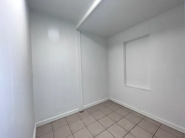 $1,000 | 8919 South Muskegon Avenue, Unit 2F, Chicago, IL 60617