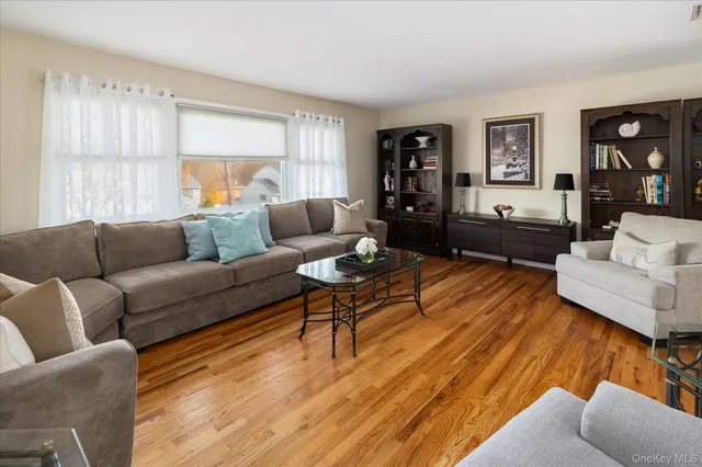 $750,000 | 523 Manchester Road, Yorktown Heights, NY 10598