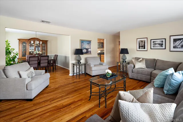 $750,000 | 523 Manchester Road, Yorktown Heights, NY 10598