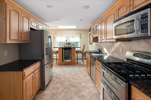 $750,000 | 523 Manchester Road, Yorktown Heights, NY 10598