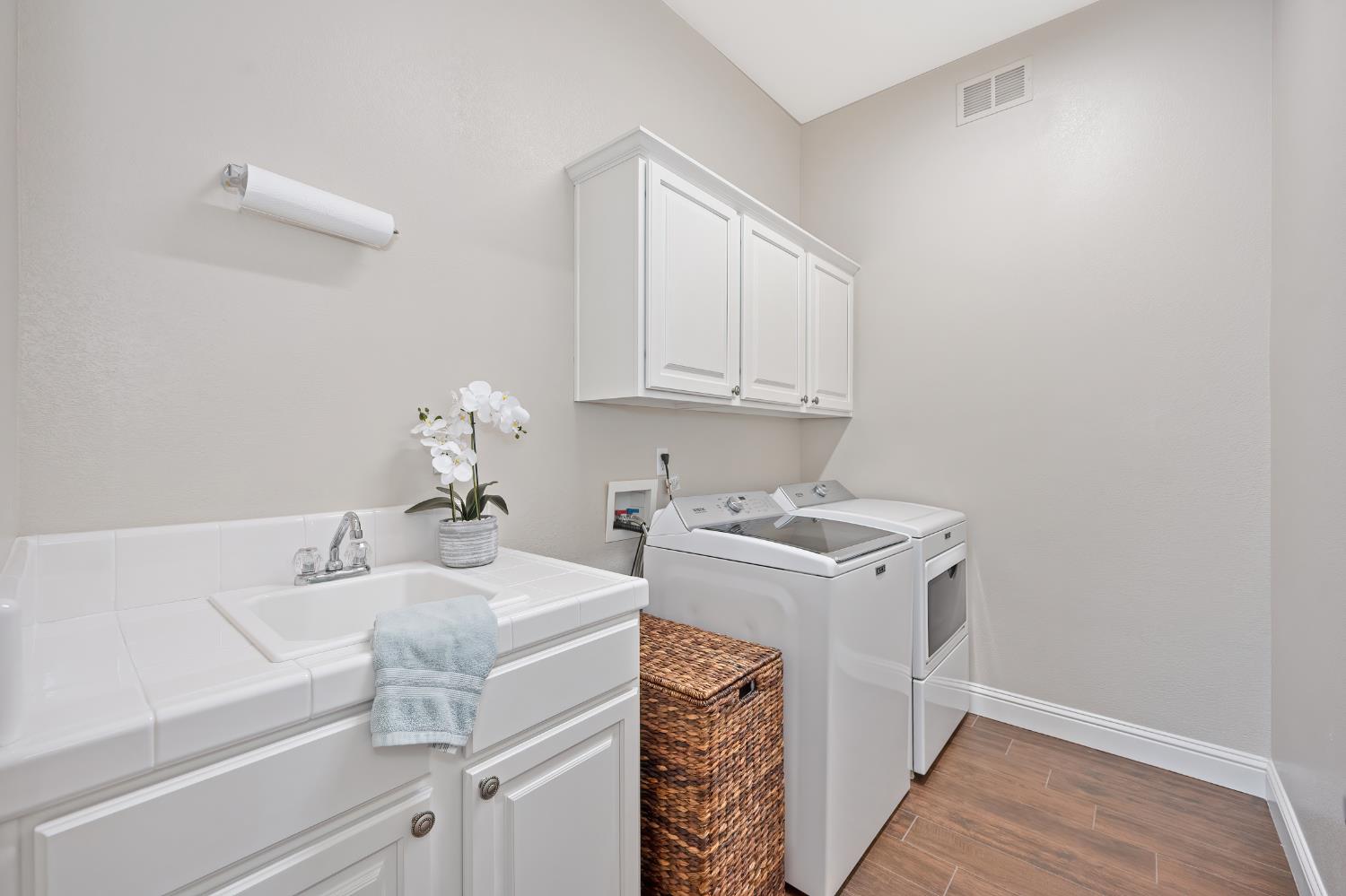 5966 Tanus Circle Rocklin, CA 95677 - Photo 27 of 38 a utility room with sink washer and dryer