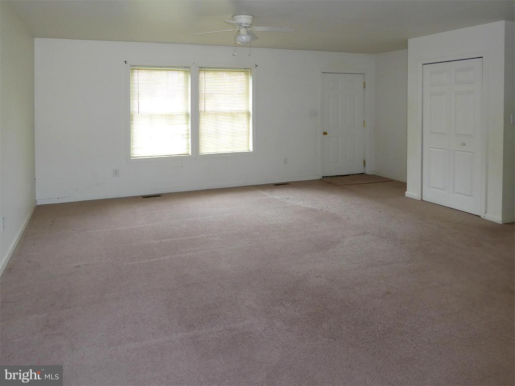 431 Creek Road Front Royal, VA 22630 - Photo 15 of 30 Living Room