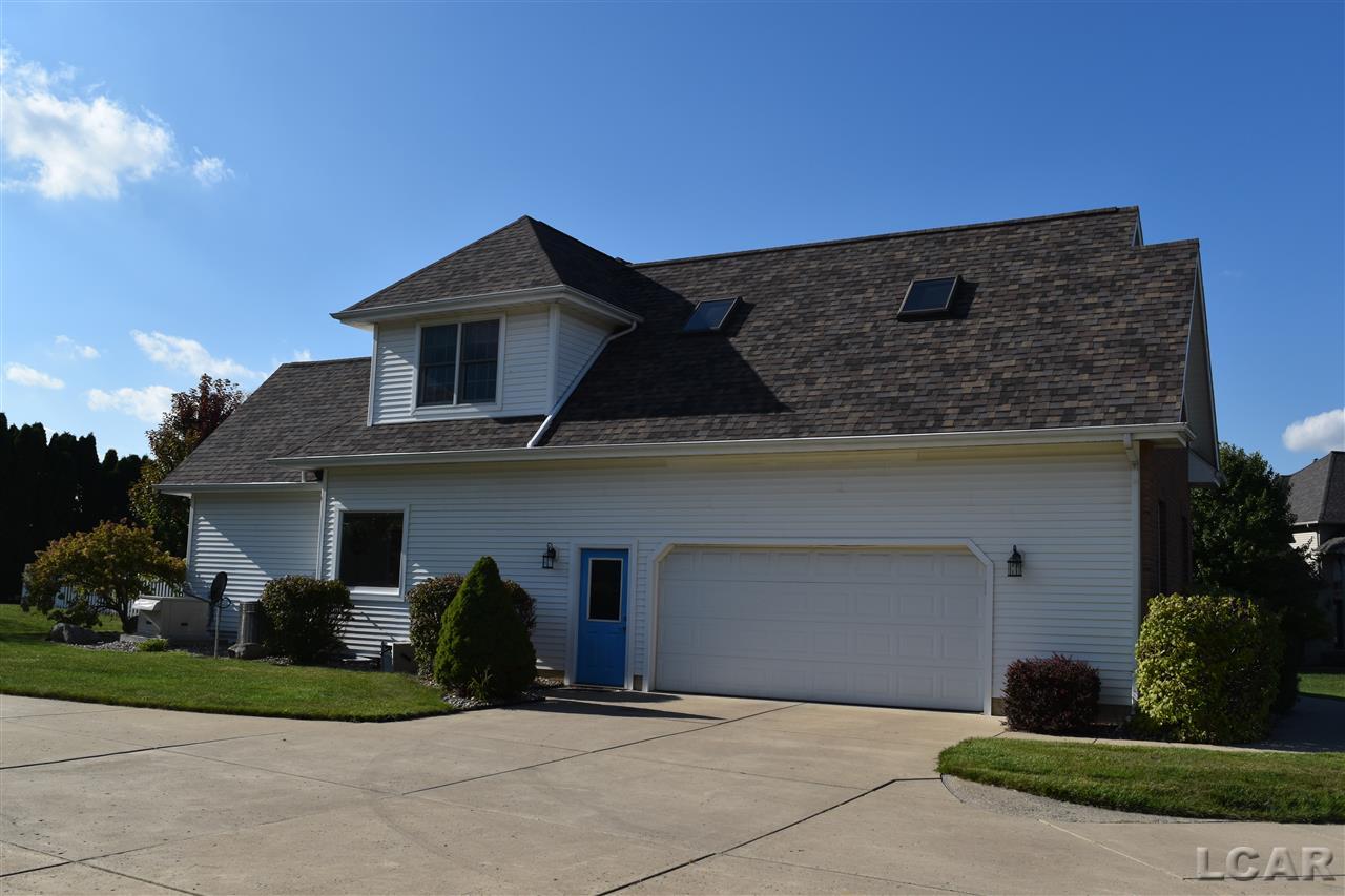 1279 Scott Ridge Drive Adrian, MI 49221 - Photo 3 of 35 GARAGE