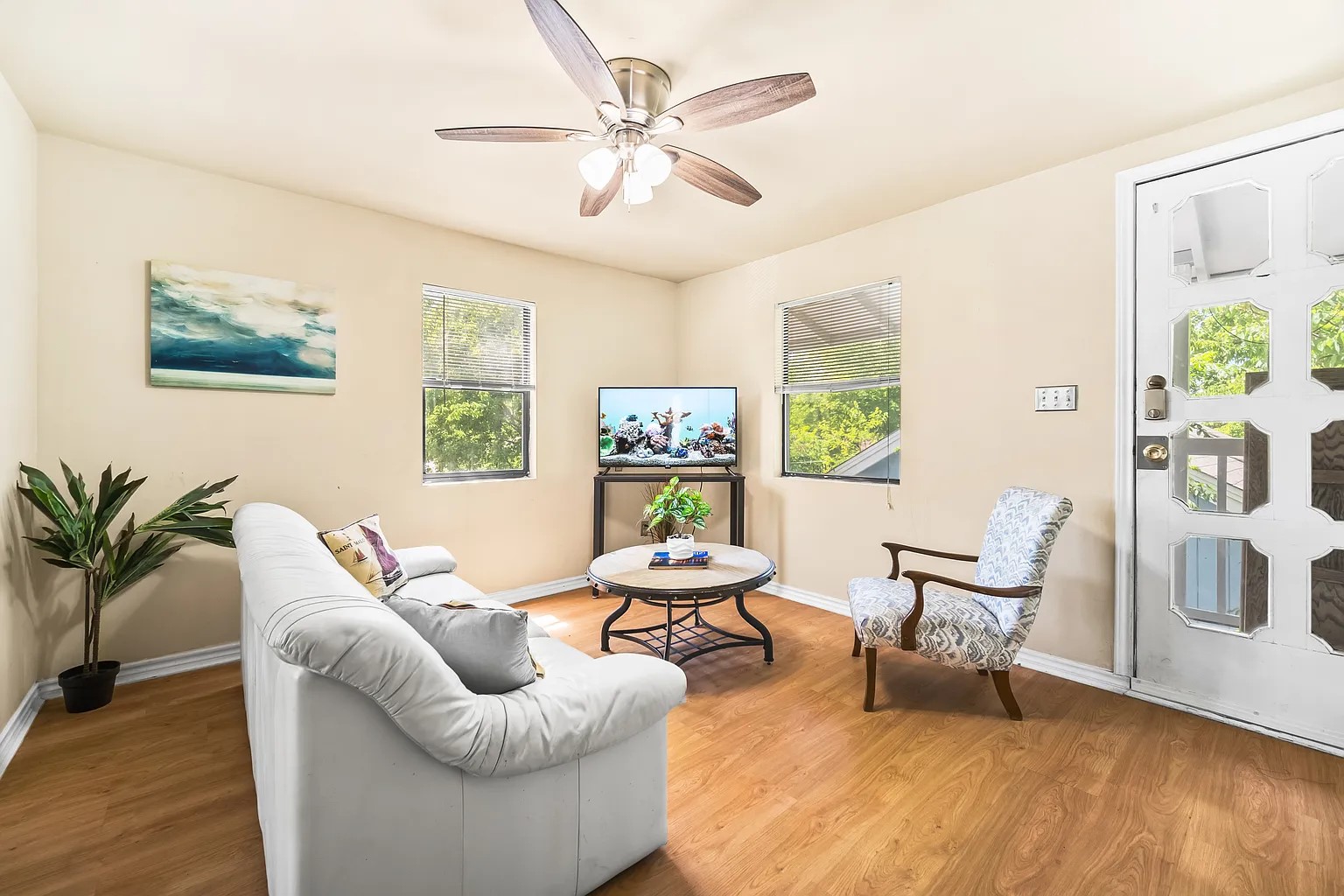 4812 Avenue G, Unit B Austin, TX 78751 - Photo 2 of 13 a living room with furniture and window