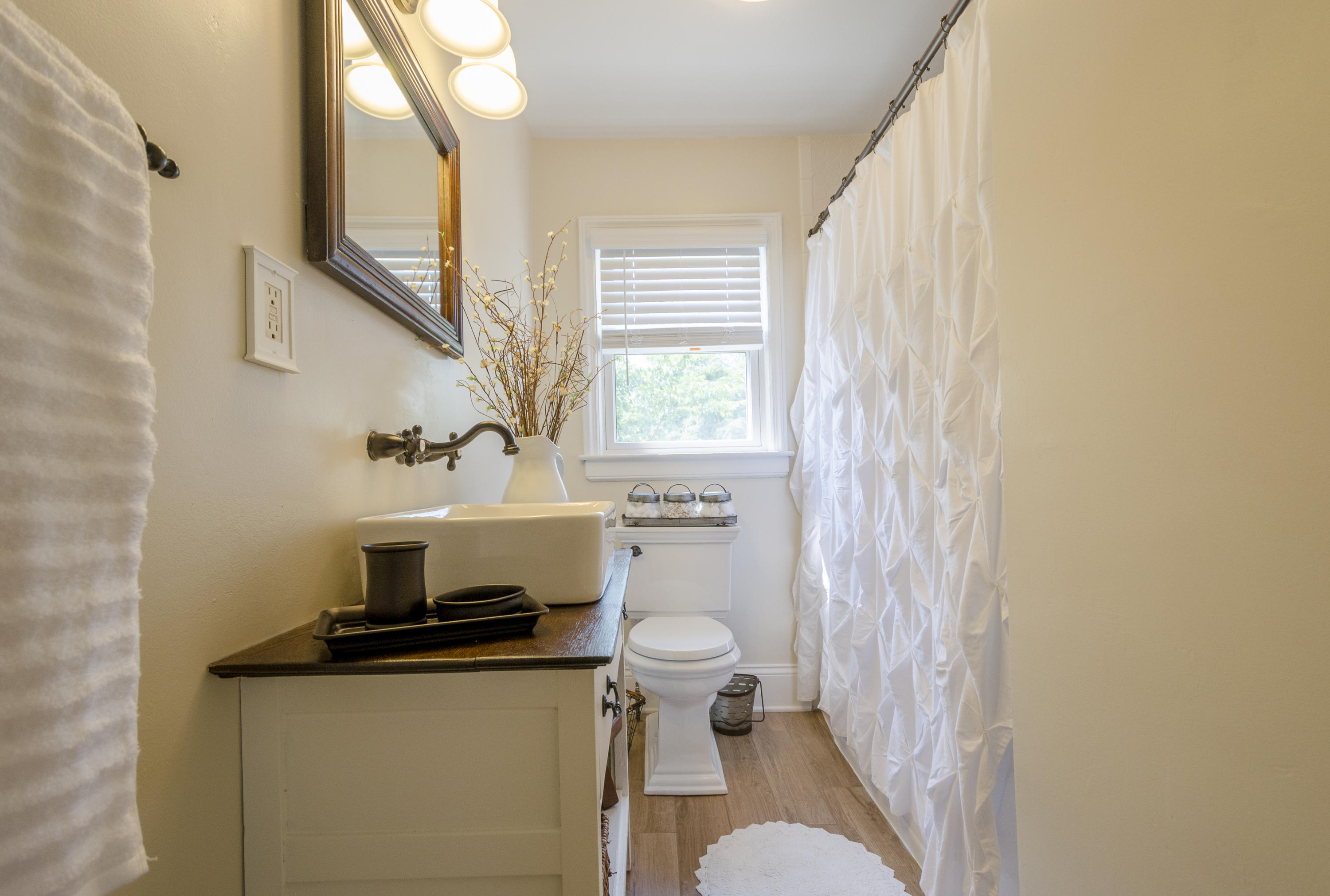 1527 Wilson Road Northwest Roanoke, VA 24017 - Photo 19 of 37 Full Bath