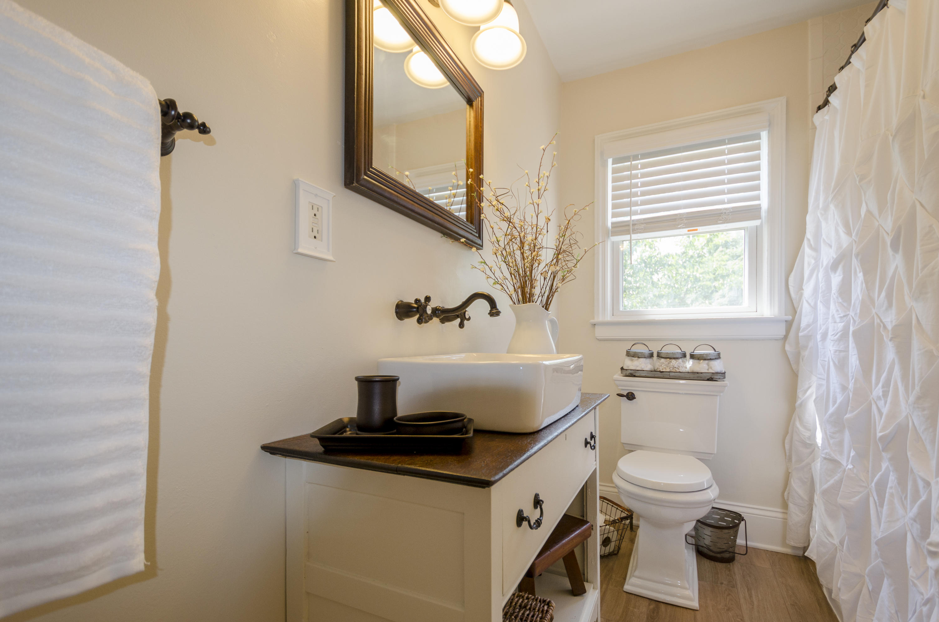 1527 Wilson Road Northwest Roanoke, VA 24017 - Photo 20 of 37 Full Bath
