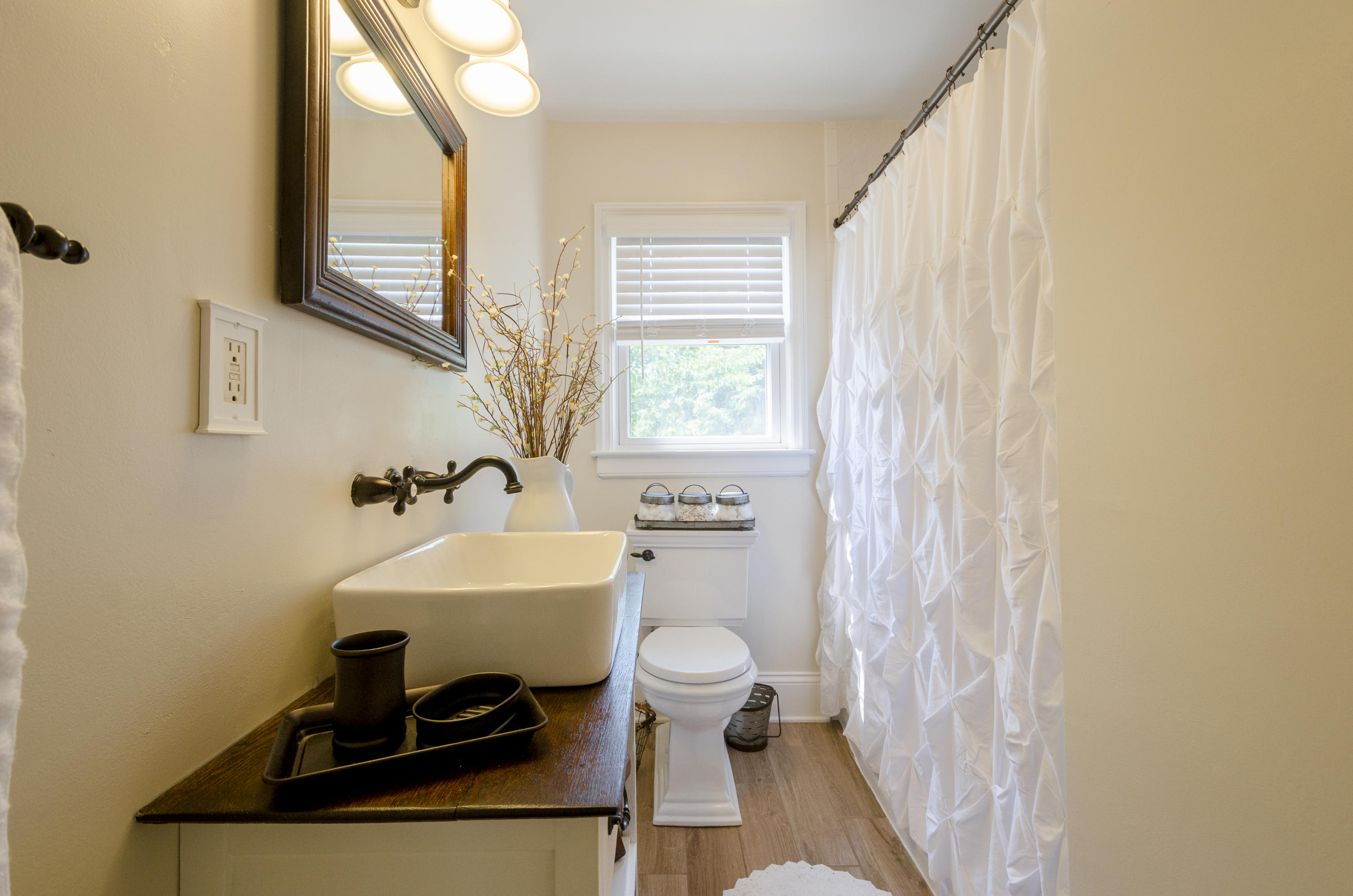 1527 Wilson Road Northwest Roanoke, VA 24017 - Photo 23 of 37 Bathroom