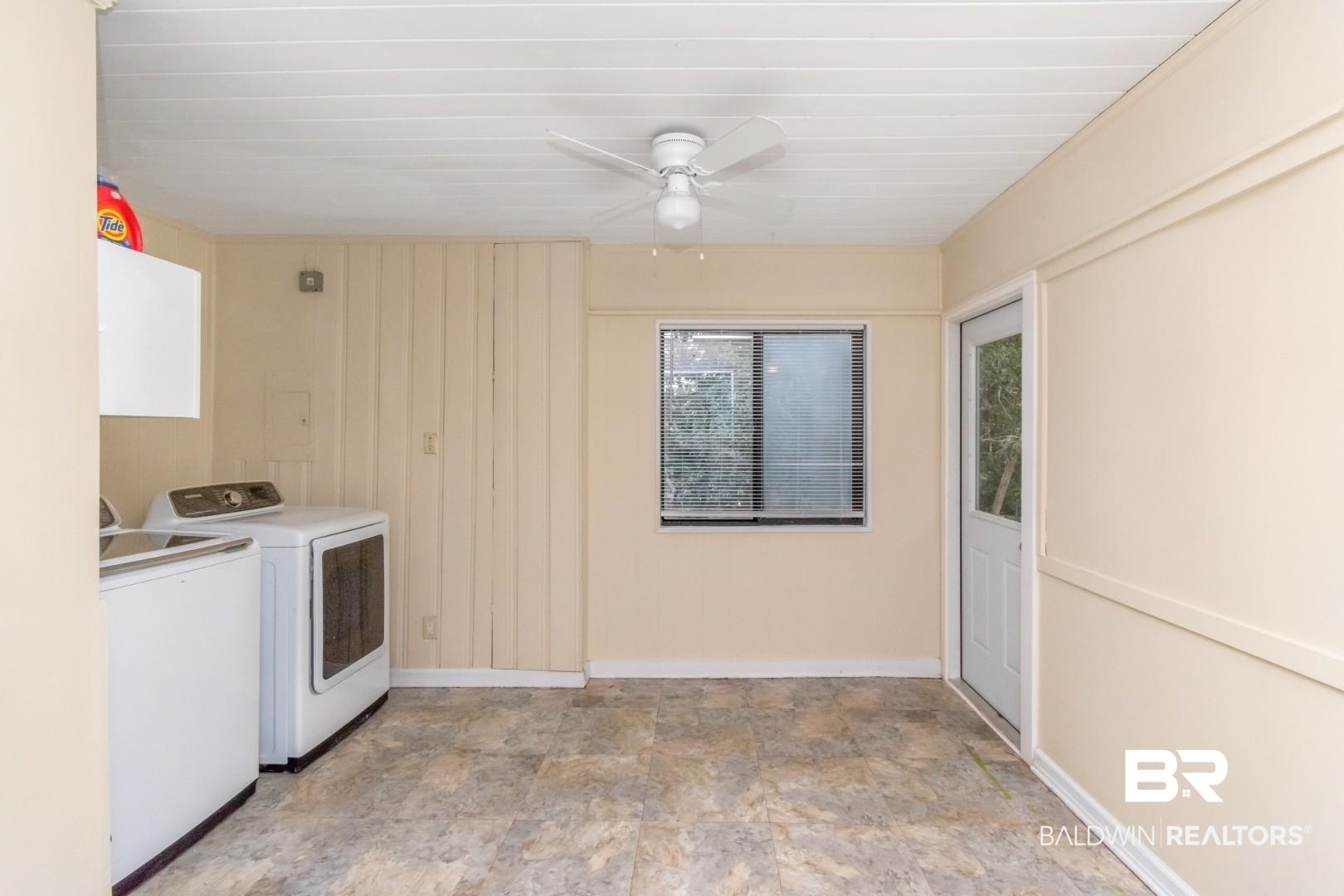61 Nack Lane Mobile, AL 36608 - Photo 17 of 25 Clothes washing area featuring ceiling fan and independent washer and dryer