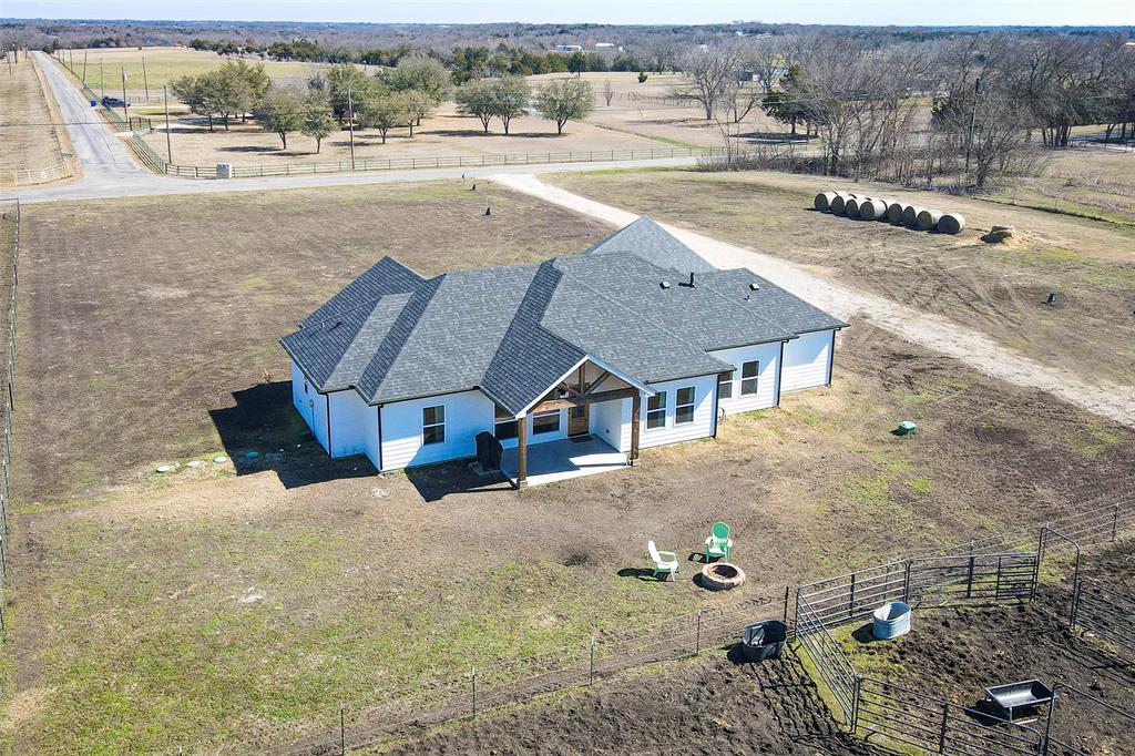 2415 Bucksnort Road Van Alstyne, TX 75495 - Photo 9 of 39