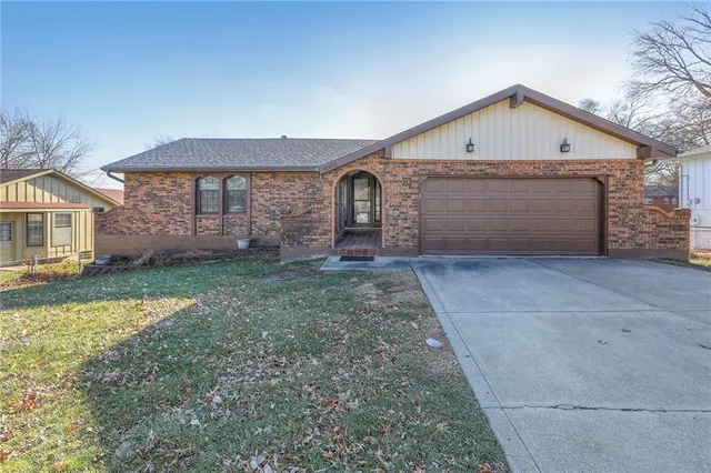 $299,000 | 18603 East Hanthorn Drive, Independence, MO 64057