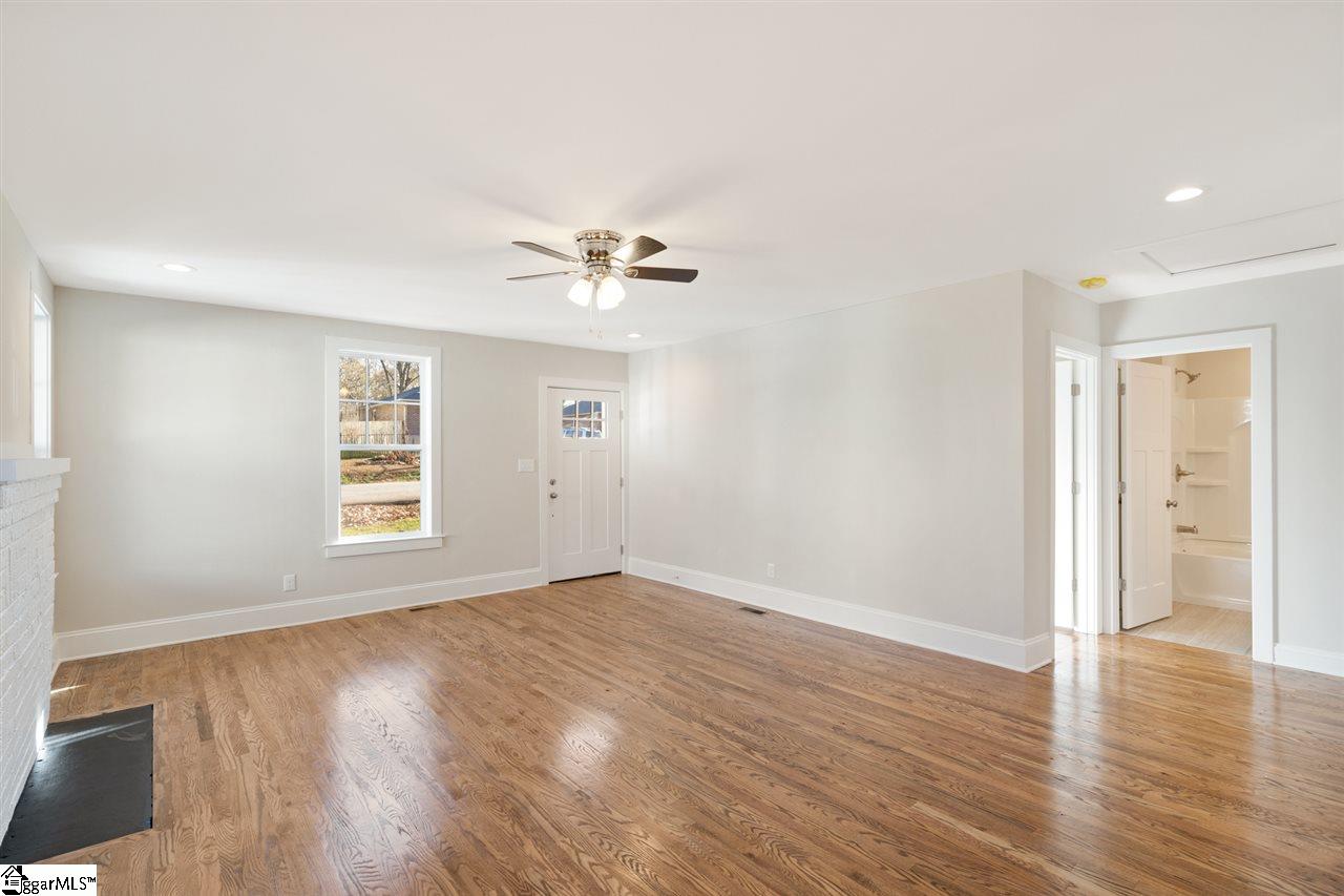 24 Brunson Street Greenville, SC 29607 - Photo 4 of 22