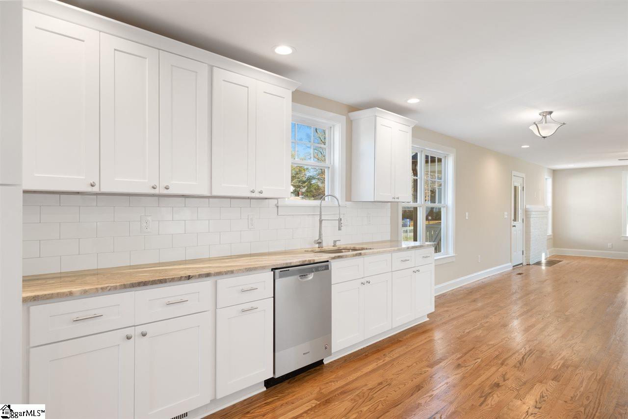 24 Brunson Street Greenville, SC 29607 - Photo 9 of 22