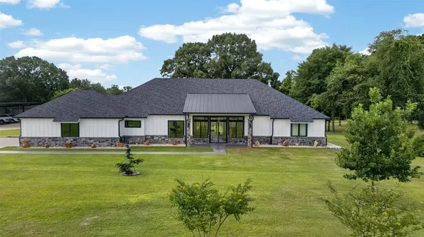 $1,790,000 | 10255 County Road 137, Flint, TX 75762