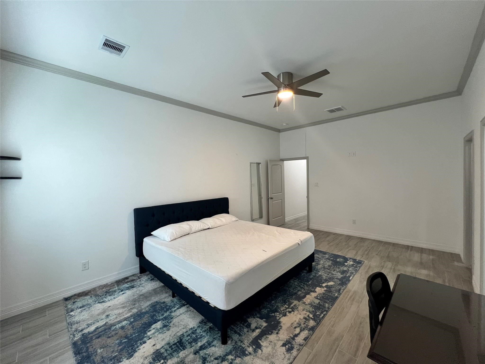 3407 Sakowitz Street, Unit B Houston, TX 77026 - Photo 12 of 23 a bedroom with a bed and a ceiling fan