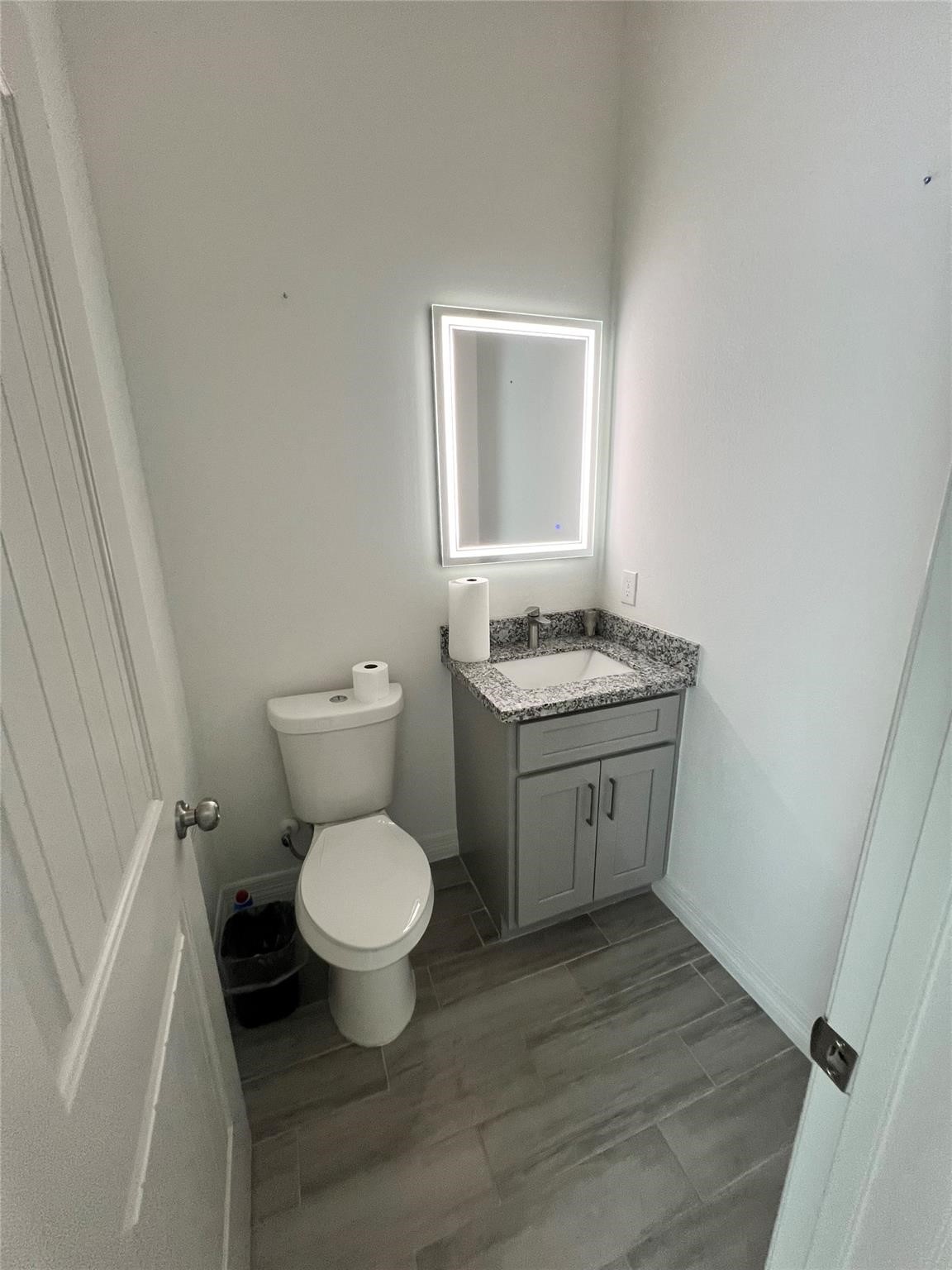 3407 Sakowitz Street, Unit B Houston, TX 77026 - Photo 13 of 23 a bathroom with a toilet a sink and a window