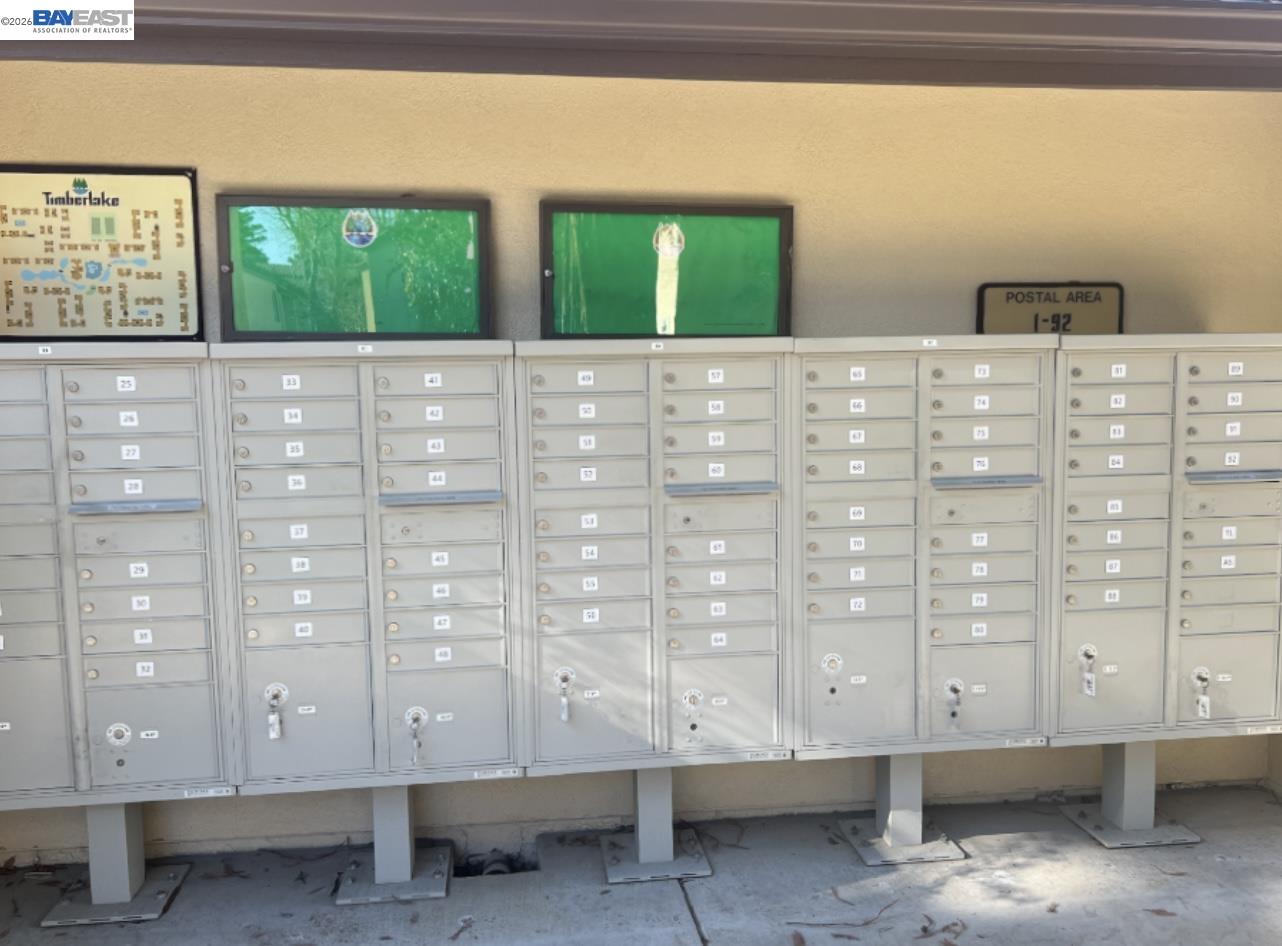 3701 Colonial Drive, Unit 36 Modesto, CA 95356 - Photo 35 of 36 a bathroom with windows and view