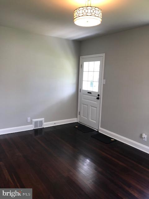 1008 Columbia Road Hagerstown, MD 21742 - Photo 4 of 24 Gallery Image 4