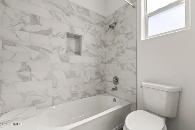 a view of livingroom with furniture