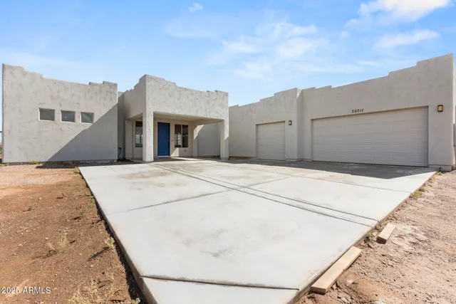 a view of a backyard of the house