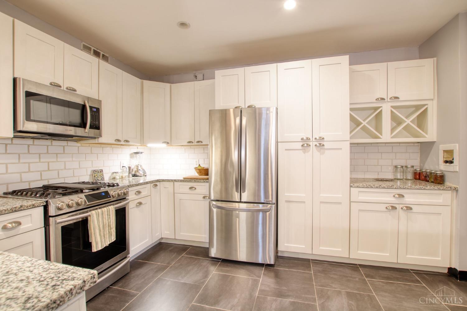 2374 Madison Road, Unit 10 Cincinnati, OH 45208 - Photo 18 of 23 Gallery Image 18