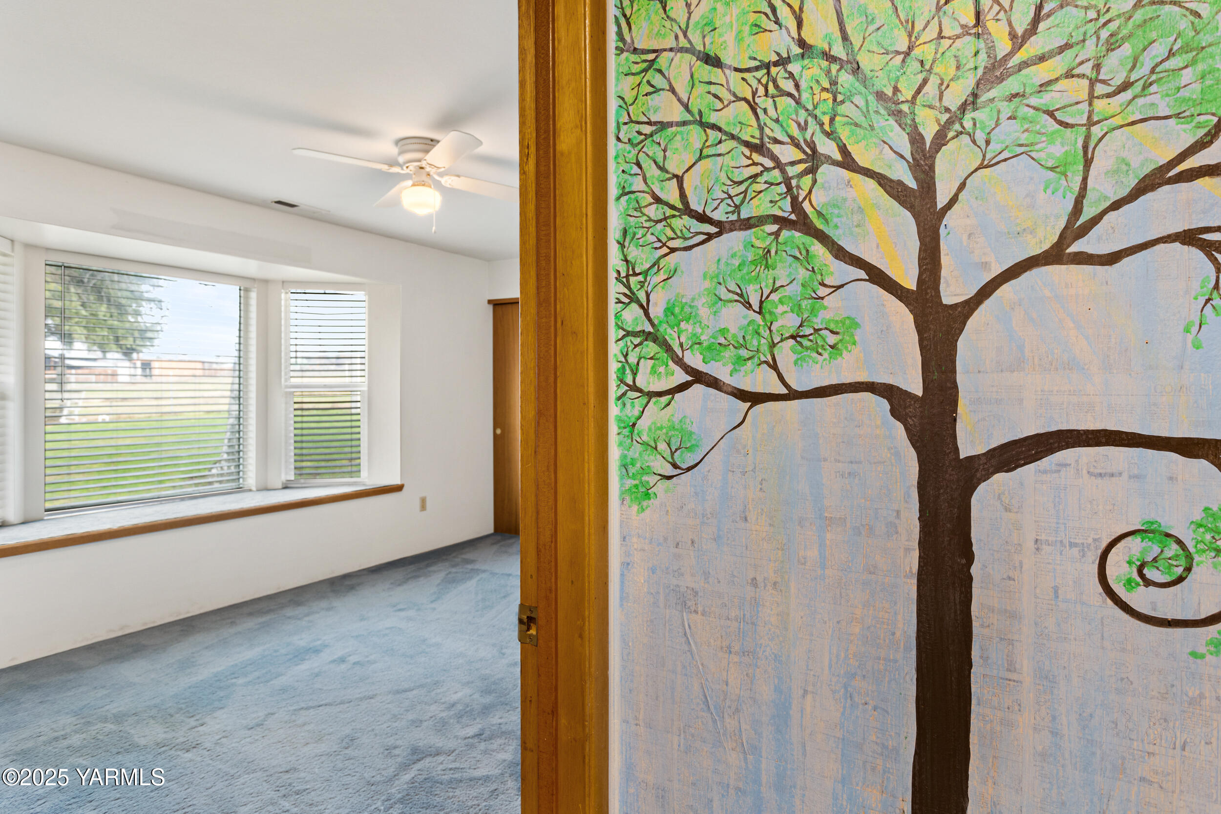 781 Gibson Road Selah, WA 98942 - Photo 17 of 35 Guest Room with a touch of artistry
