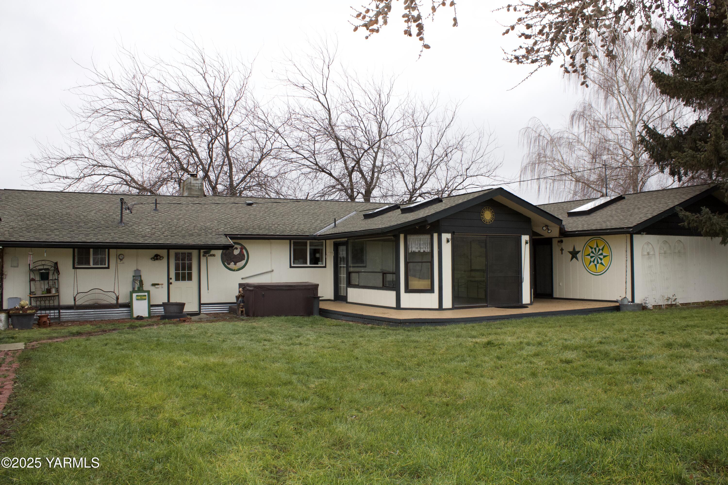 781 Gibson Road Selah, WA 98942 - Photo 31 of 35 Backyard View