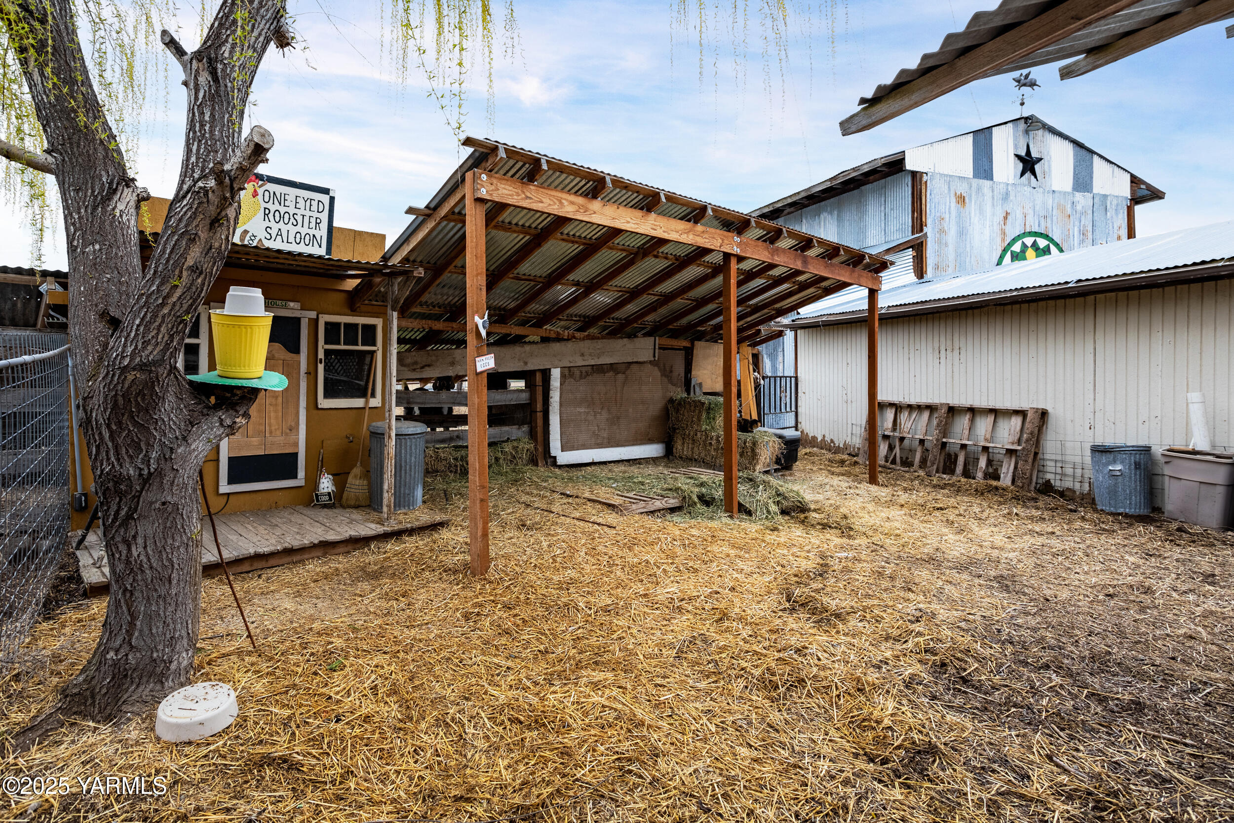 781 Gibson Road Selah, WA 98942 - Photo 33 of 35 Charming Farm Life Animal Hotel