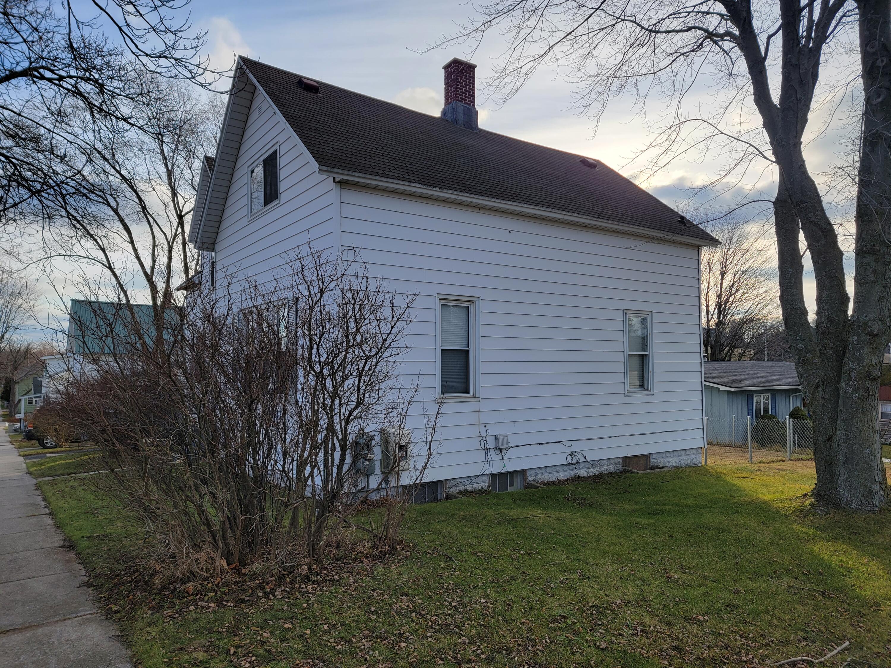 239 10th Street, Unit 2 Manistee, MI 49660 - Photo 25 of 27 Exterior