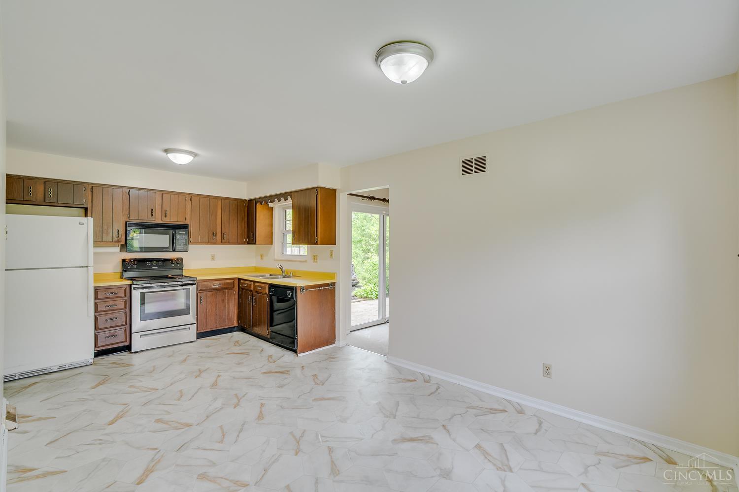 6584 Taylor Road Cincinnati, OH 45248 - Photo 12 of 35