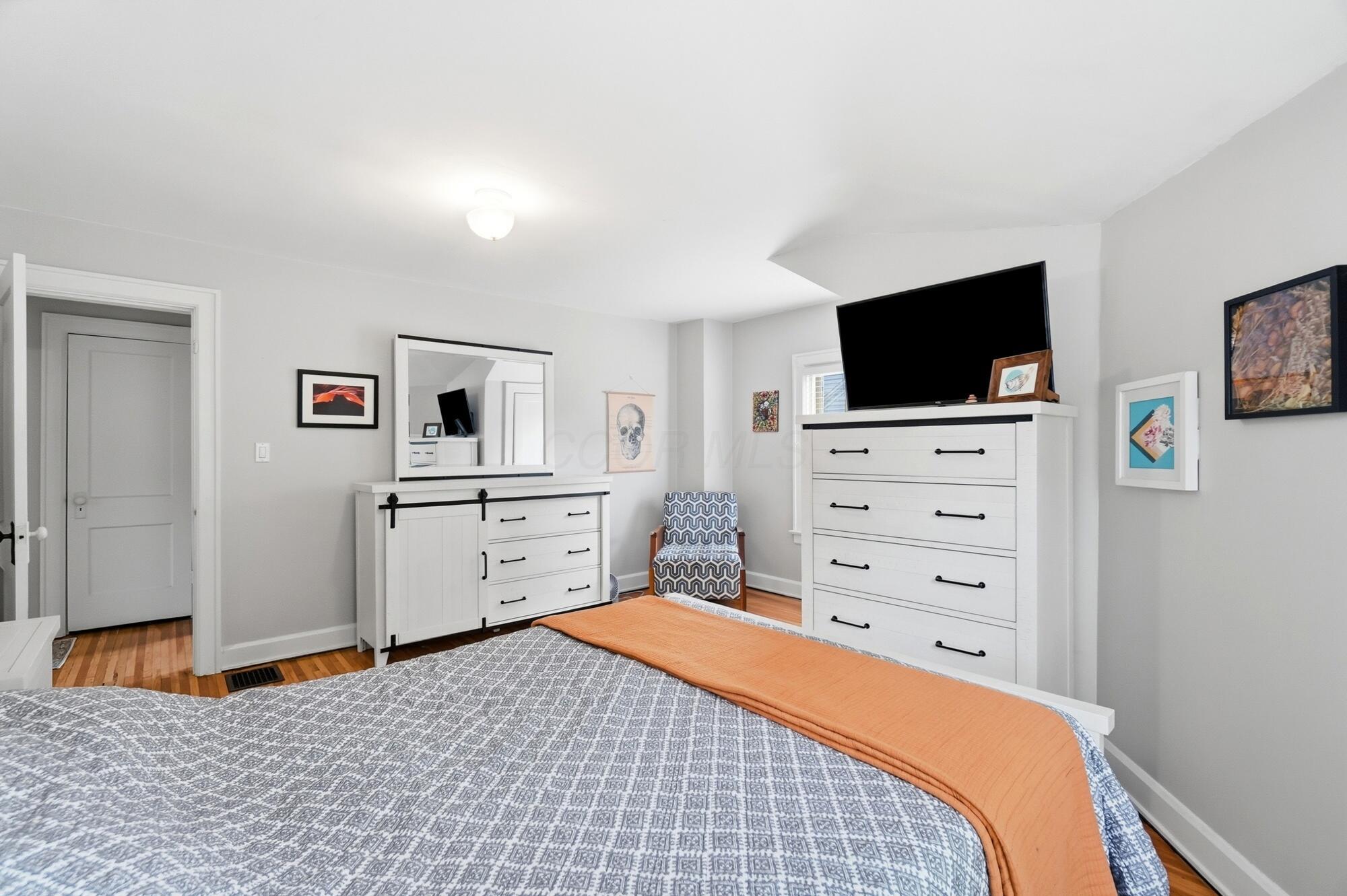 214 Northridge Road Columbus, OH 43214 - Photo 25 of 37 The nook in the room is perfect spot to read and relax.